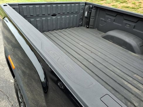 Used 2022 GMC Sierra 3500 Denali w/ Denali Black Diamond Edition AWD/4WD image 18