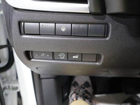 Used 2025 Nissan Rogue SV AWD/4WD image 35