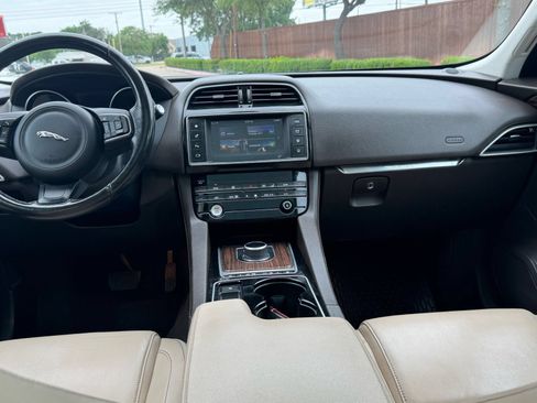 Used 2017 Jaguar F-PACE Prestige AWD/4WD image 26