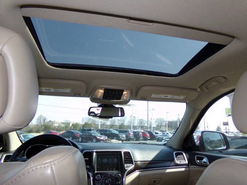 Used 2014 Jeep Grand Cherokee Limited w/ Trailer Tow Group IV image 17