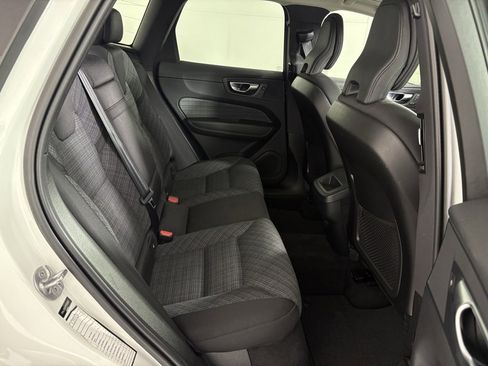 Used 2023 Volvo XC60 B5 Core image 41