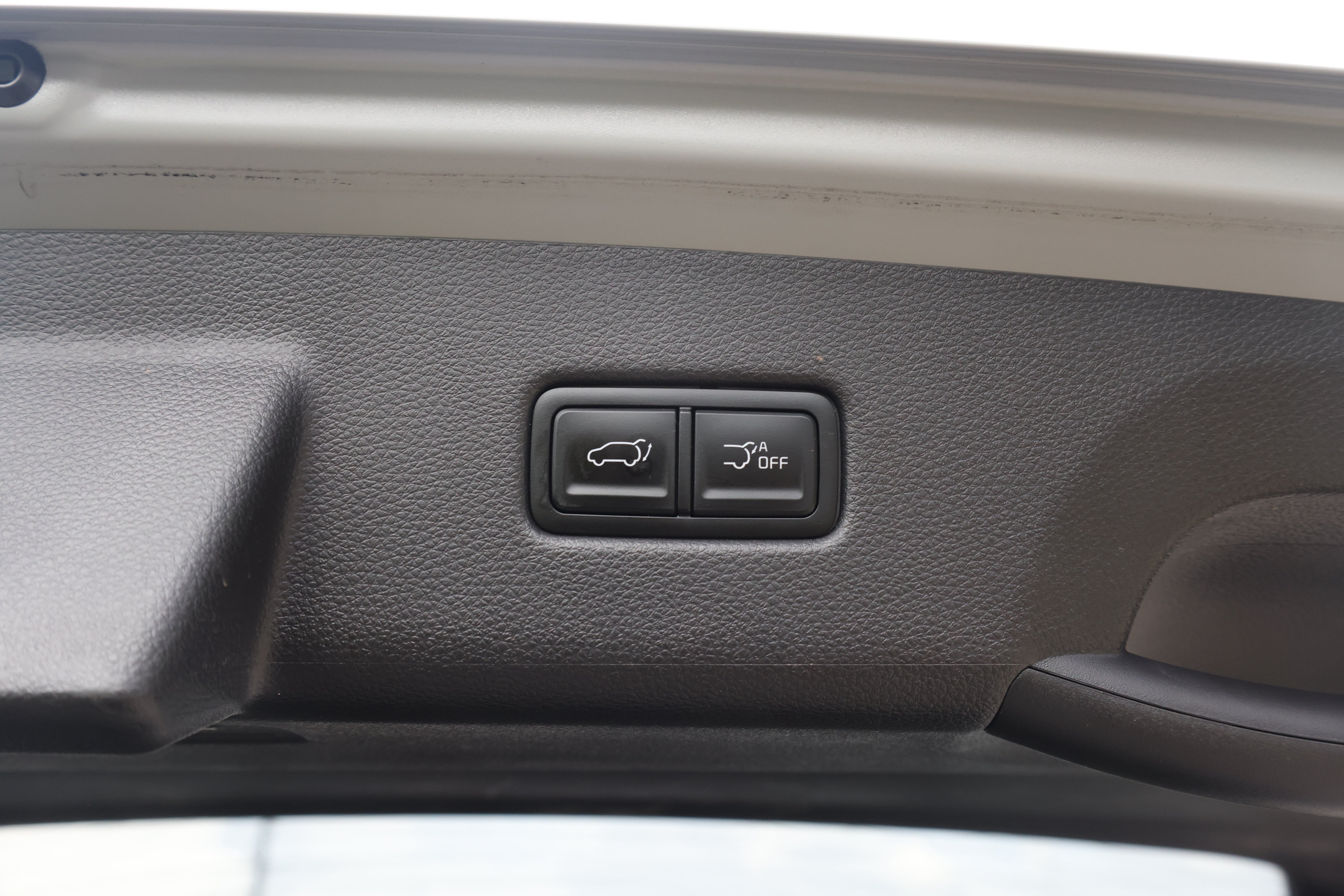 Used 2024 Kia Carnival EX FWD image 16