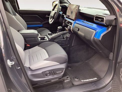 Certified 2025 Toyota Tacoma TRD Off-Road image 15