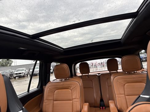 Used 2024 Lincoln Aviator Black Label AWD/4WD image 19