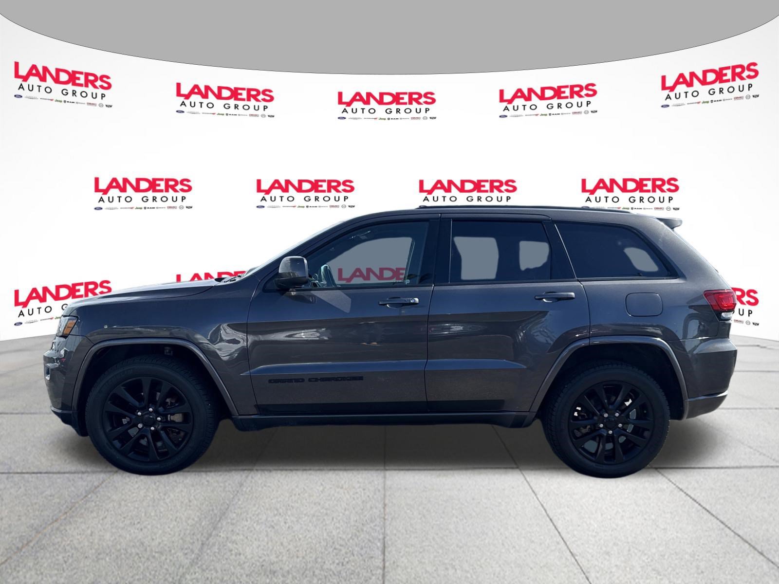 Used 2018 Jeep Grand Cherokee Altitude AWD/4WD image 6