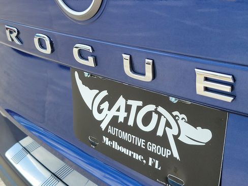 Used 2023 Nissan Rogue SL w/ SL Premium Package image 8