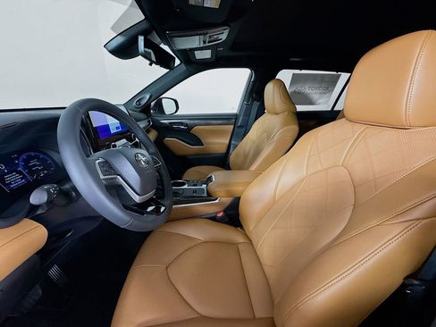 New 2026 Toyota Highlander Platinum AWD/4WD image 23