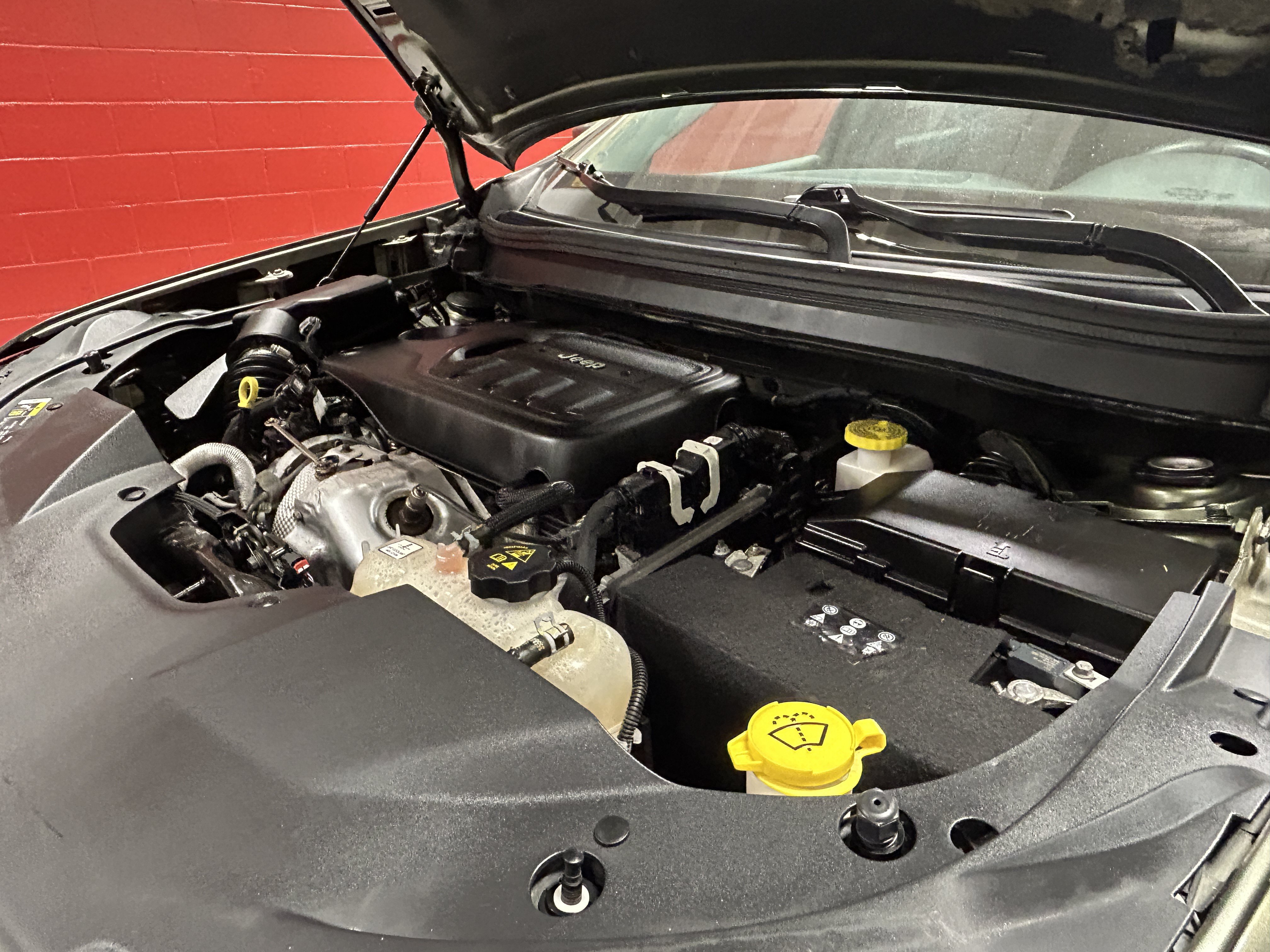 Used 2019 Jeep Cherokee Limited w/ Luxury Group AWD/4WD image 14