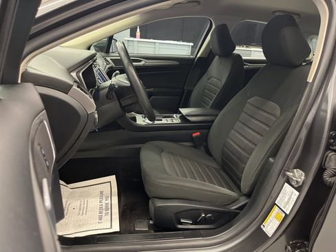 Used 2020 Ford Fusion SE image 12