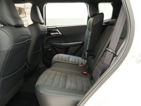 New 2026 Mitsubishi Outlander LE FWD image 24