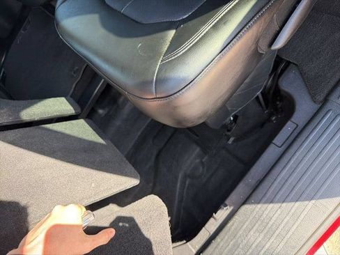 Used 2025 Chrysler Pacifica Select FWD image 17