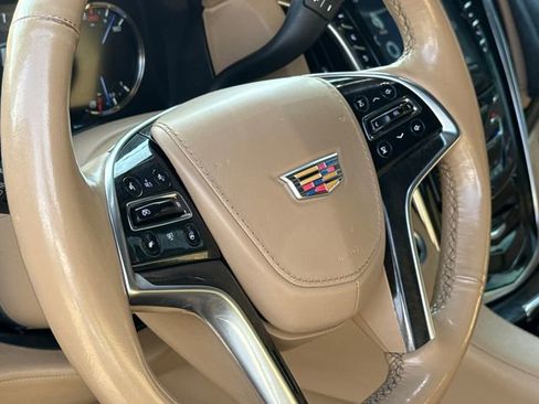 Used 2018 Cadillac Escalade ESV Platinum AWD/4WD image 29