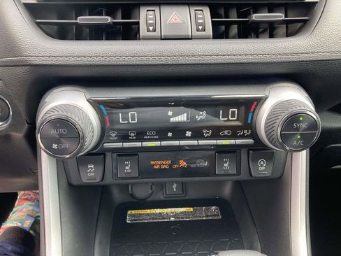 Used 2021 Toyota RAV4 XLE Premium image 25