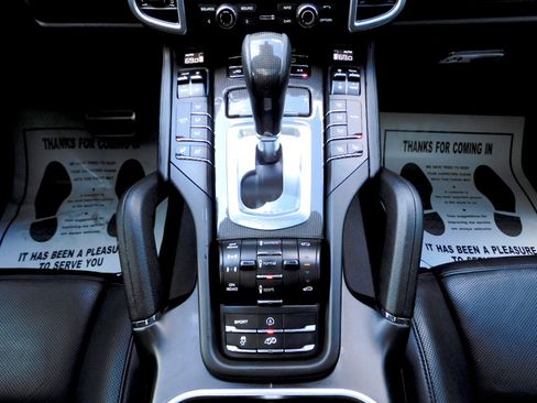 Used 2014 Porsche Cayenne GTS image 12
