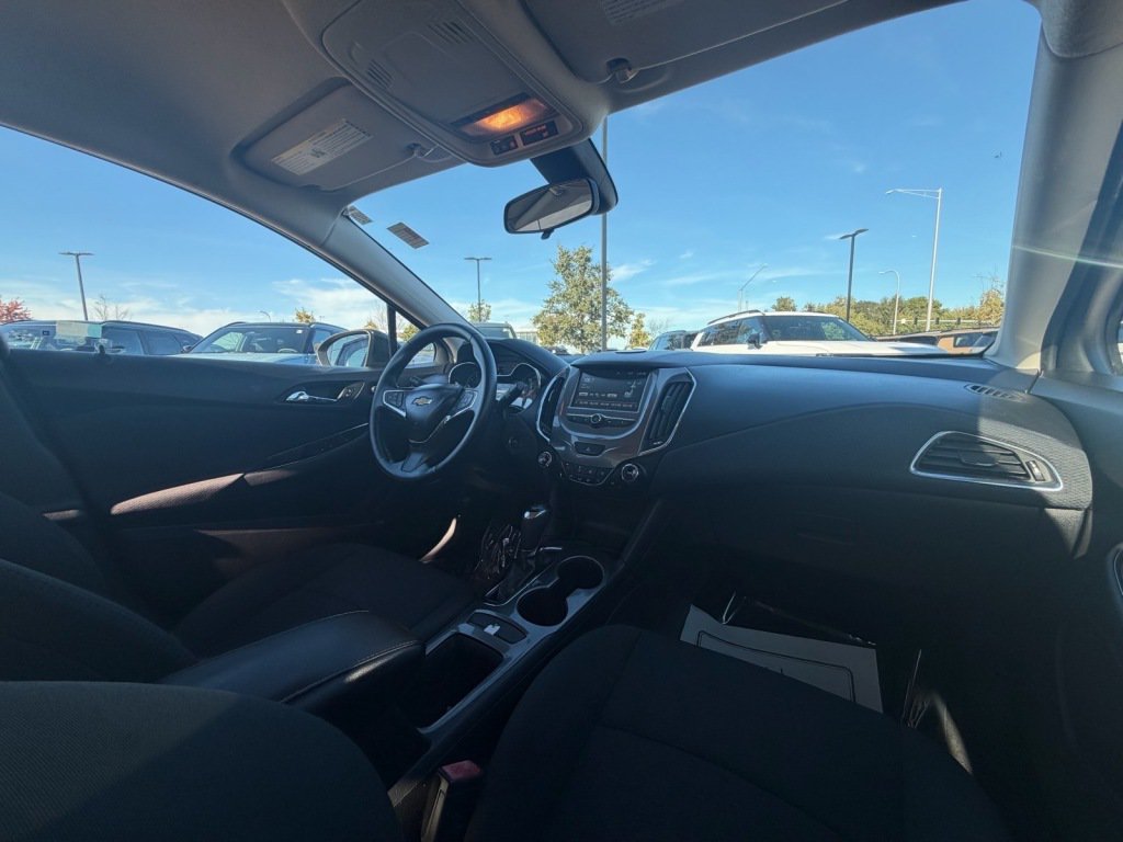 Used 2017 Chevrolet Cruze LT w/ Convenience Package FWD image 9