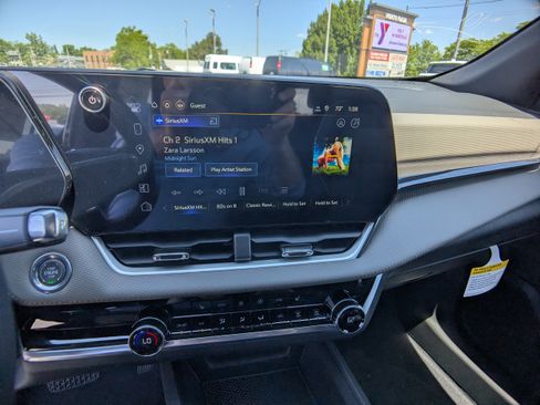 New 2026 Chevrolet Equinox LT w/ Convenience Package II FWD image 19