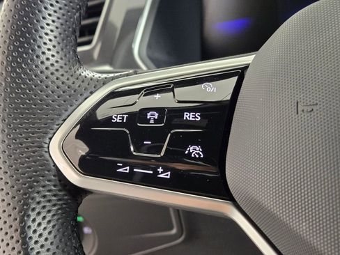 Used 2024 Volkswagen Tiguan SE R-Line image 28