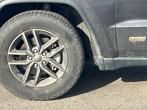 Used 2017 Jeep Grand Cherokee Laredo image 9