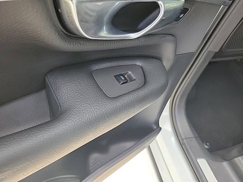 Used 2018 Volvo XC90 T5 Momentum w/ Momentum Plus Package image 12