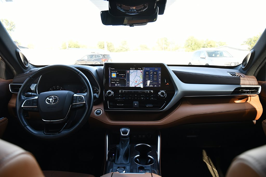 Used 2021 Toyota Highlander Platinum AWD/4WD image 25