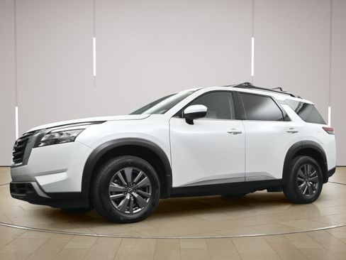 Certified 2025 Nissan Pathfinder SV FWD image 22