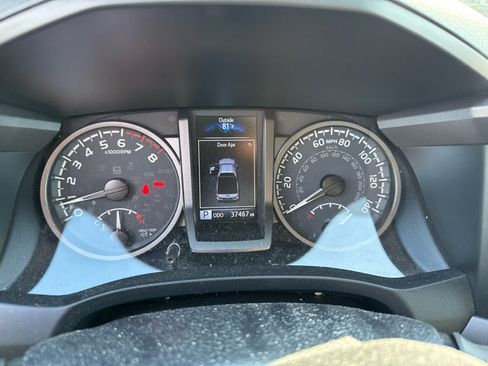 Used 2023 Toyota Tacoma TRD Sport w/ Technology Package AWD/4WD image 5