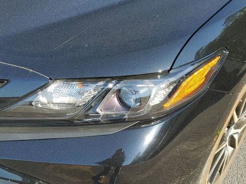 Used 2024 Toyota Camry SE image 9