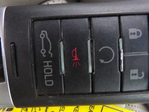 Used 2013 Cadillac XTS Luxury image 21