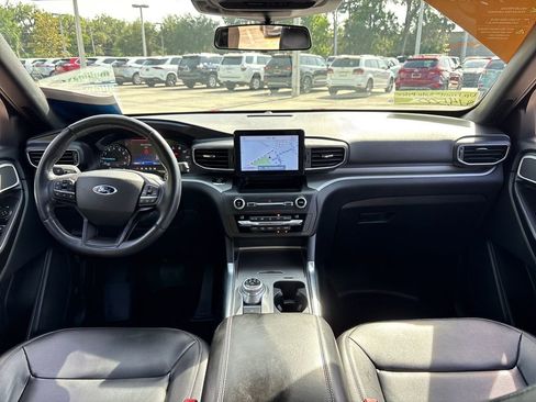 Used 2020 Ford Explorer XLT w/ Equipment Group 202A RWD image 8