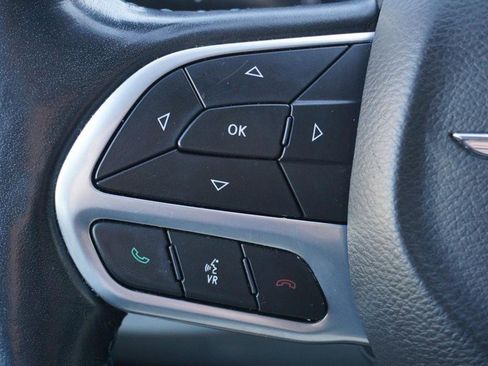 Used 2021 Chrysler Pacifica Touring-L image 39