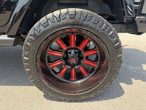 Used 2017 Jeep Wrangler Unlimited Sahara AWD/4WD image 12