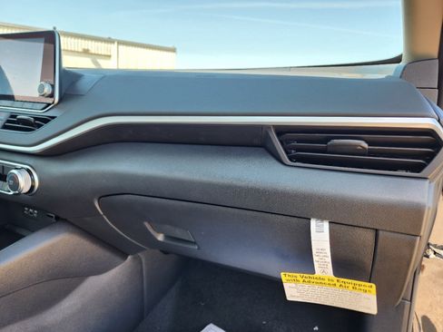 Certified 2025 Nissan Altima 2.5 S FWD image 9