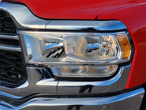 Used 2024 RAM 2500 Tradesman w/ Chrome Appearance Group image 8