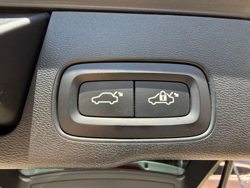 Used 2019 Volvo XC60 T5 R-Design w/ Protection Package image 33