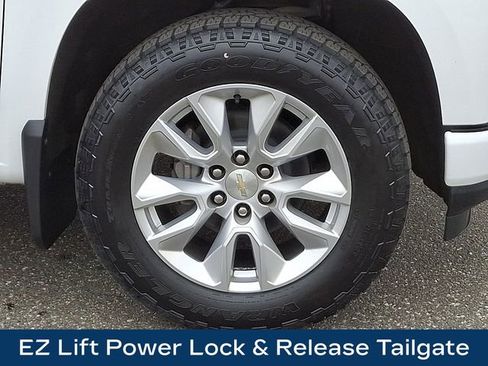 Used 2020 Chevrolet Silverado 1500 Custom w/ Custom Value Package image 11