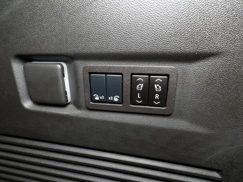 Used 2025 Chevrolet Tahoe High Country image 37