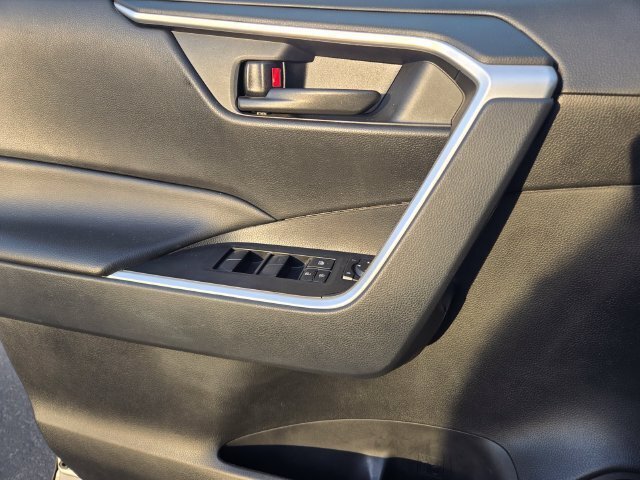 Certified 2025 Toyota RAV4 LE FWD image 22