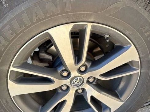 Used 2018 Toyota RAV4 XLE image 30