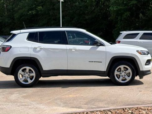 Used 2024 Jeep Compass Latitude AWD/4WD image 9