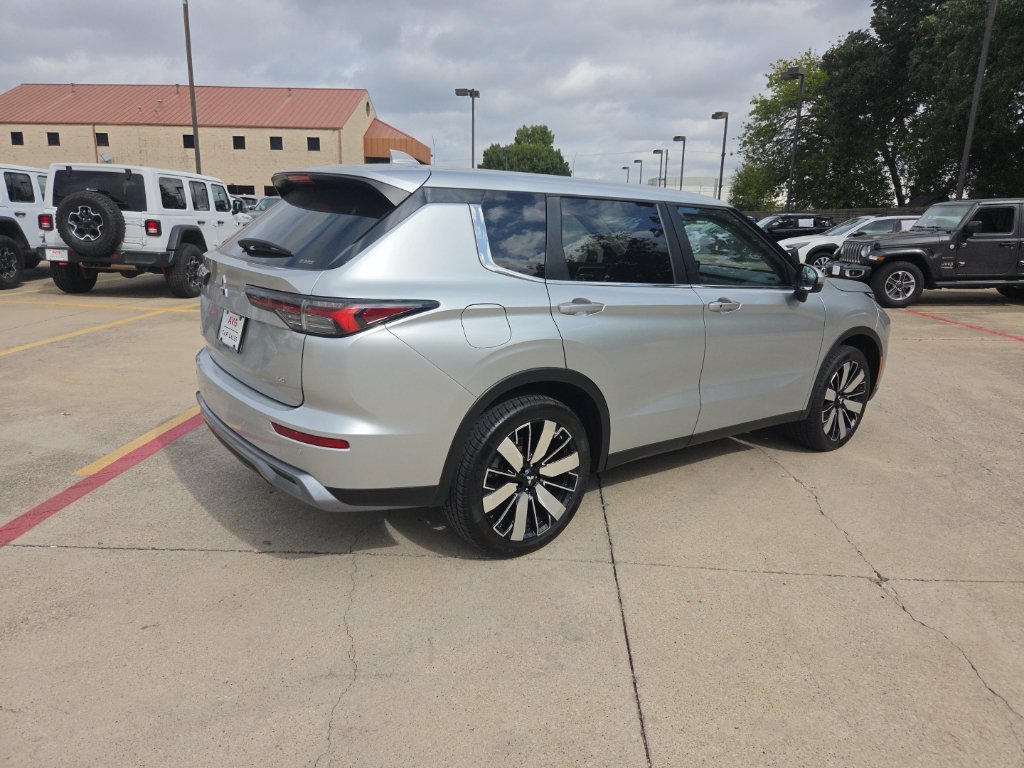 Used 2025 Mitsubishi Outlander SE AWD/4WD image 7