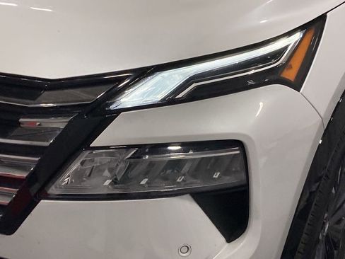 Used 2024 Nissan Rogue Platinum image 30