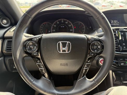 Used 2016 Honda Accord Touring image 14