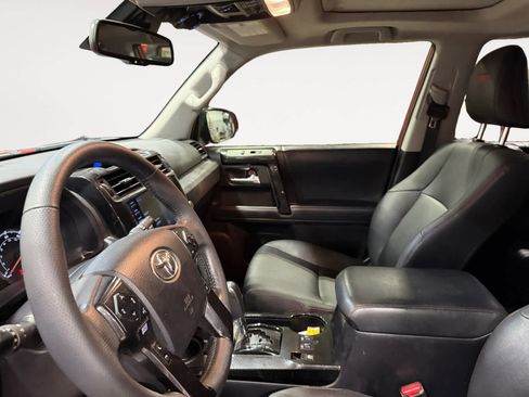 Used 2020 Toyota 4Runner Venture image 11