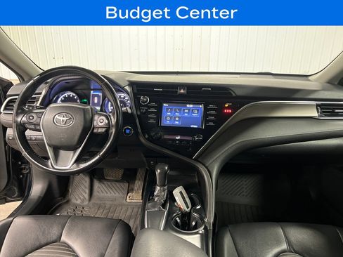 Used 2018 Toyota Camry SE w/ Moonroof Package FWD image 16