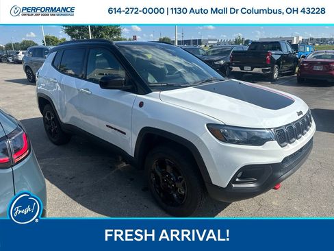 Used 2023 Jeep Compass Trailhawk w/ Sun and Sound Group AWD/4WD image 3