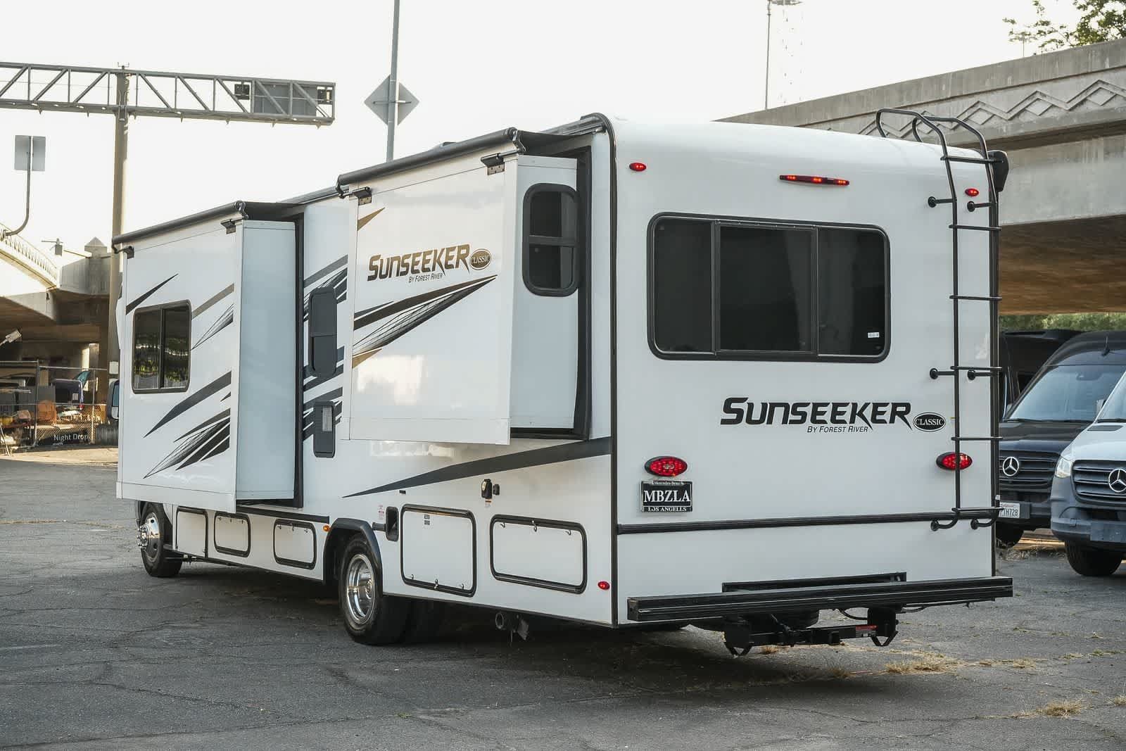 Used 2023 Ford E-450 and Econoline 450 Super Duty w/ Motorhome Prep Package RWD image 11