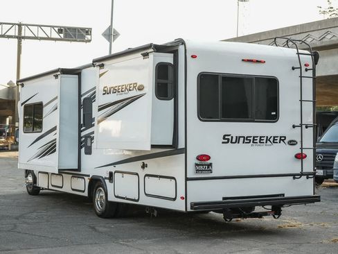 Used 2023 Ford E-450 and Econoline 450 Super Duty w/ Motorhome Prep Package RWD image 11