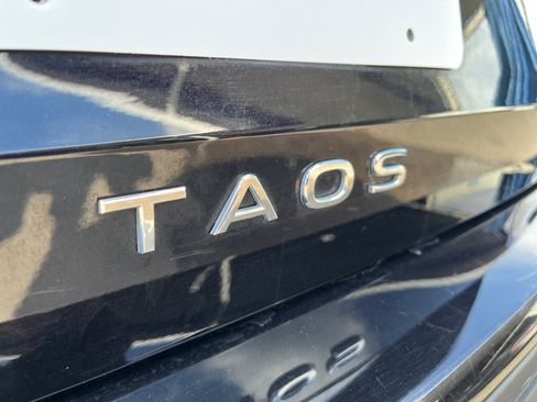 Used 2025 Volkswagen Taos SE AWD/4WD image 31