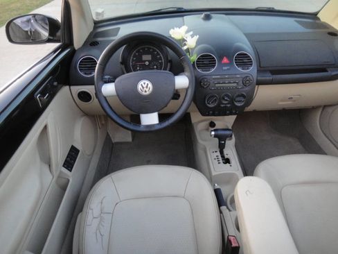 Used 2008 Volkswagen Beetle SE image 7