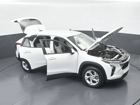 Used 2025 Chevrolet Trax LS w/ LS Convenience Package FWD image 69